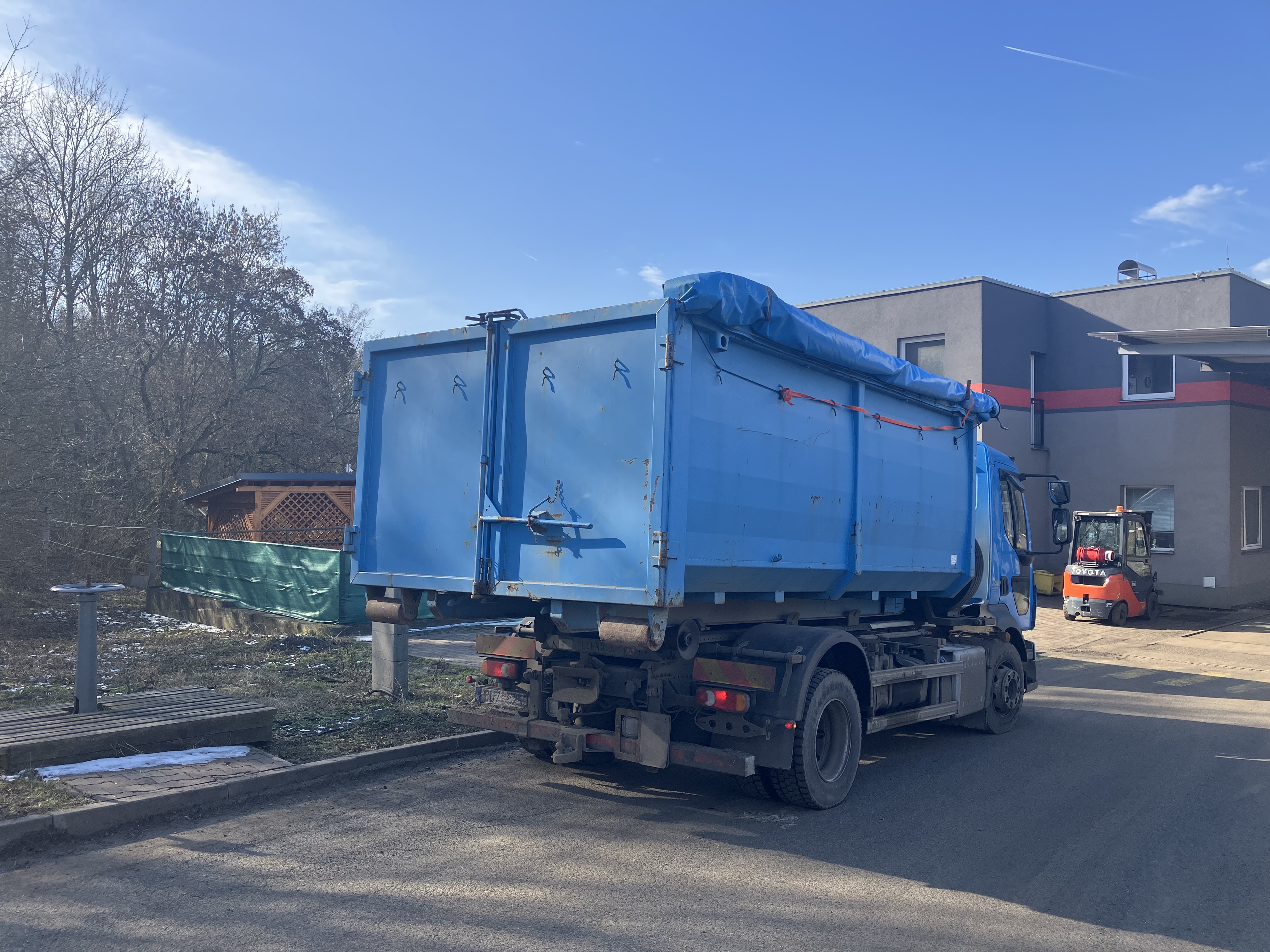 Naložený kontejner – pohled zpět