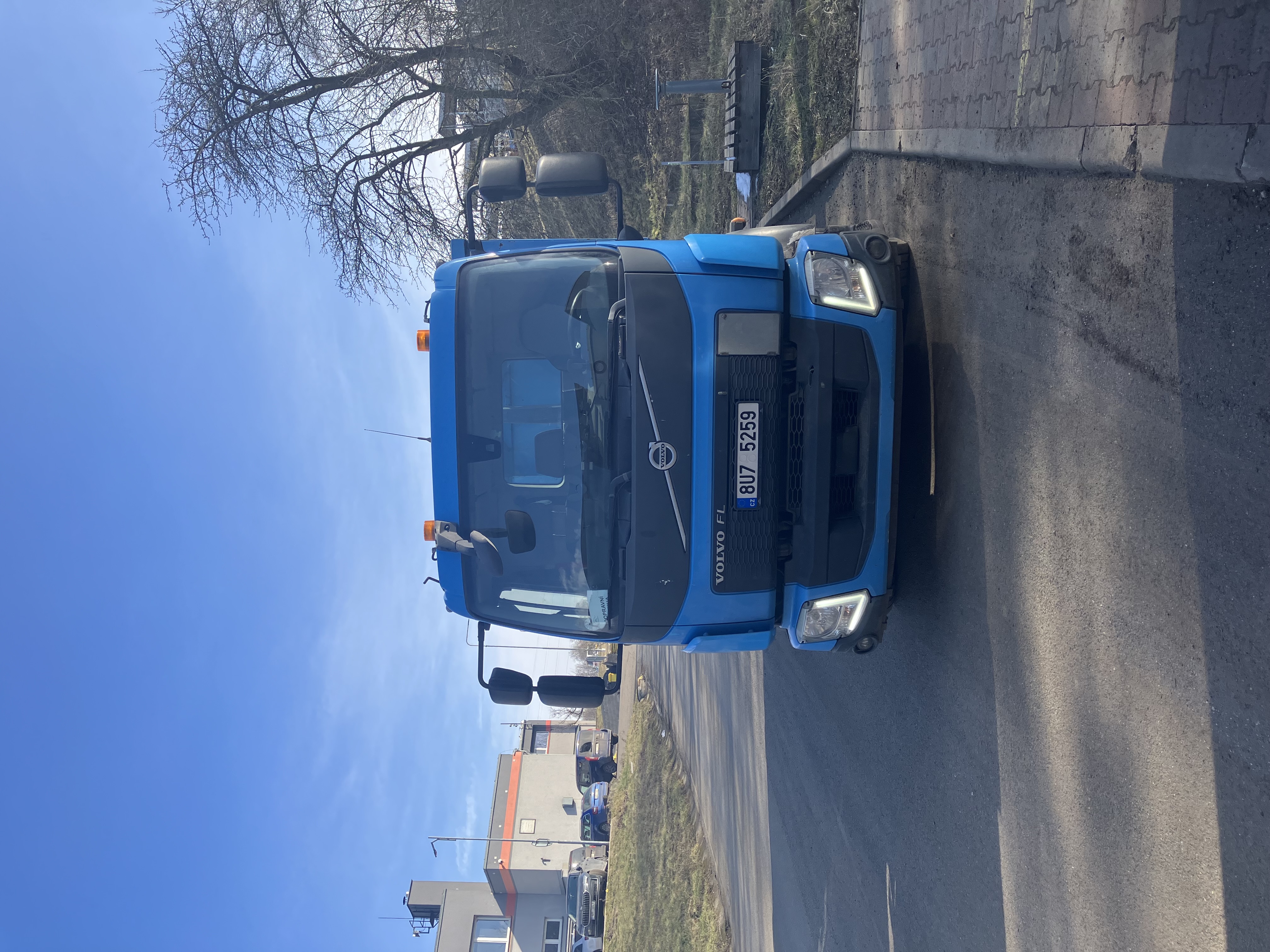 Tahač s kontejnerem – detail